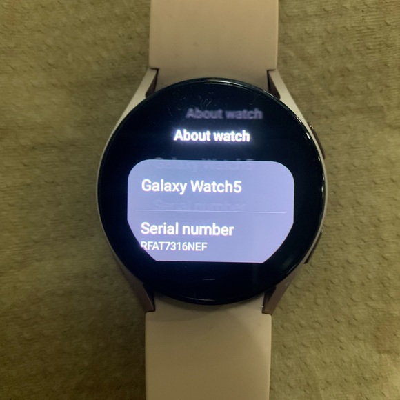 SAMSUNG GALAXY WATCH5 GOLD TONE WITH CHARGER - Picture 3 of 5